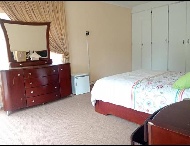 5 BEDROOM HOUSE FOR SALE IN RANGEVIEW EXT 4